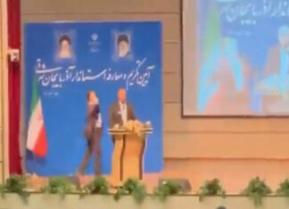 VIDEO: Abofetean a gobernador durante investidura en Irán irán