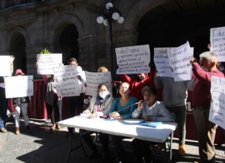 Exigen a Eduardo Rivera acabar con corrupción sindical en Ayuntamiento manifestación-sindicalizados-ayuntameinto-puebla