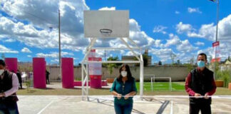 Entrega Norma Layón cancha de usos múltiples en San Juan Tuxco