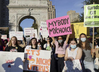 Juez ordena a Texas suspender nueva ley sobre el aborto