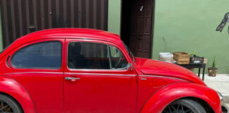 Atleta vende su vocho para ir al Mundial de Karate vocho