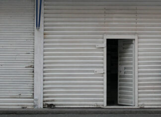 Continúan cerrados 580 locales en centros comerciales de Puebla negocio