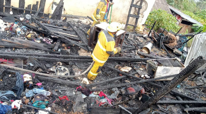 Incendio consume casa en Huauchinango