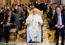 Papa Francisco agradece a periodistas por destapar escándalos sexuales papa