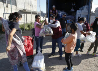 Afectados por explosión en Xochimehuacan reciben apoyo del SEDIF