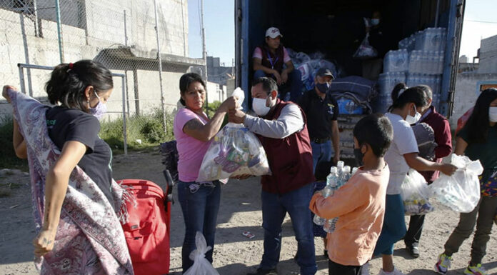 Afectados por explosión en Xochimehuacan reciben apoyo del SEDIF