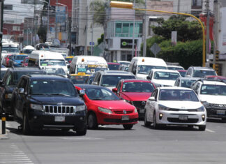 Paquete Económico contempla aumento al precio de placas y control vehicular autos