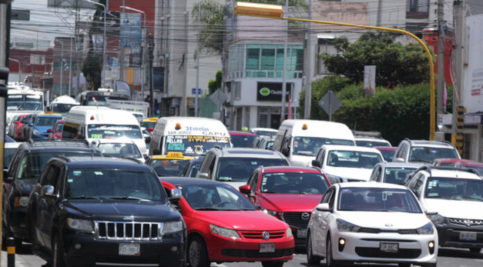 Paquete Económico contempla aumento al precio de placas y control vehicular autos