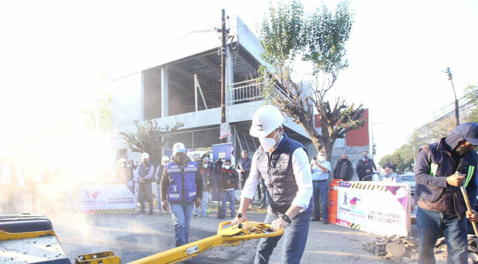 Lalo Rivera da banderazo a programa de bacheo en Puebla Capital
