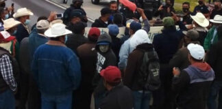 Bloquean carretera para denunciar contaminación del agua en Oriental