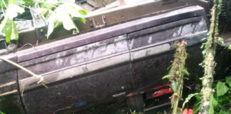 Conductor muere tras caer con su camioneta a barranco de Xicotepec