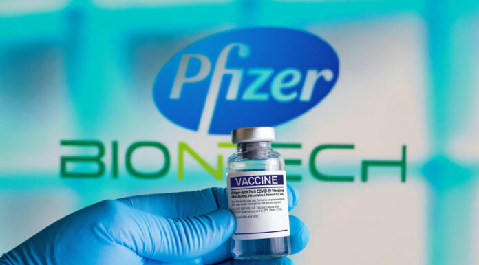 Farmacéuticas ya prueban eficacia de vacuna contra la nueva variante Omicrón
