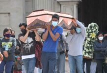 Dan el último adiós a Praxedis, víctima de explosión en Xochimehuacan funeral-victima-explosion-xochimehuacan