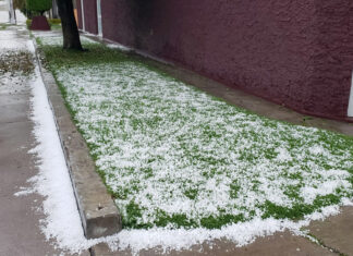 Granizo pinta de blanco calles de ciudad de Puebla granizo