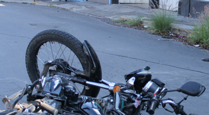 Muere motociclista tras chocar con transporte en Huaquechula Paramédicos atendieron al menor de 14 años de edad, pero solo pudieron confirmar su deceso