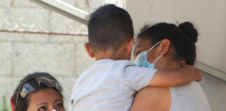 Menores quedarán en custodia de familiares tras explosión en Xochimehuacan niño