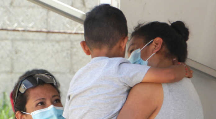 Menores quedarán en custodia de familiares tras explosión en Xochimehuacan niño