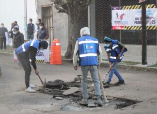 Vecinos y comerciantes dan el visto bueno al bacheo en colonia Volcanes obras-bacheo-colonia-volcanes