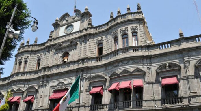 Renuncian 10 basificados para cobrar nómina en Ayuntamiento de Puebla palacio