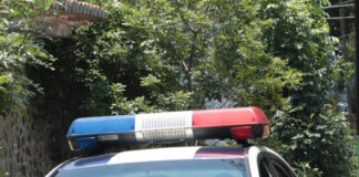 Sujetos armados atacan familia en Cuernavaca; hay dos muertos Policías estatales hallaron a estos hombres con un arma de fuego calibre .9 milímetros y 10 cartuchos útiles.