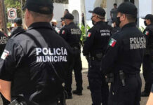 Acusan malos tratos hacia policías detenidos en Tecamachalco