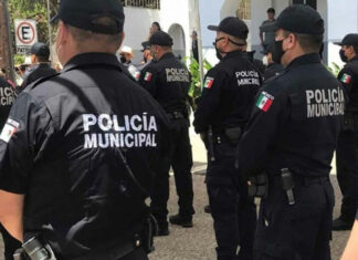 Acusan malos tratos hacia policías detenidos en Tecamachalco