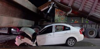 VIDEO: Tráiler derriba puente peatonal en carretera a Texcoco puente-peatonal-texcoco