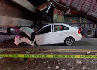 VIDEO: Tráiler derriba puente peatonal en carretera a Texcoco puente-peatonal-texcoco
