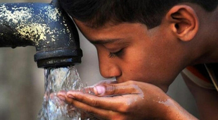Más de 3 mil estudiantes consumen agua con heces fecales en Puebla