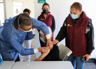 Aplica SEDIF vacunas contra la influenza en asilos