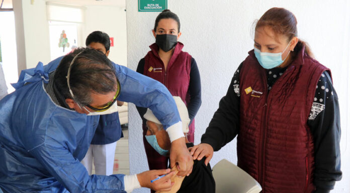 Aplica SEDIF vacunas contra la influenza en asilos