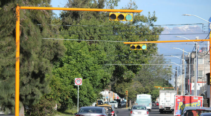 Ciudadanos se alegran por retiro de bolardos y semáforos semáforos