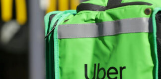 Chica gana más como repartidora de Uber que como licenciada en Canadá