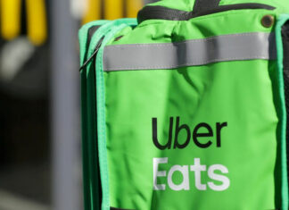 Chica gana más como repartidora de Uber que como licenciada en Canadá