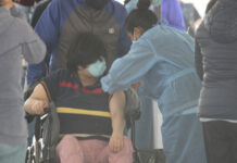 Vacunan a mil 368 menores con comorbilidades en primer día vac