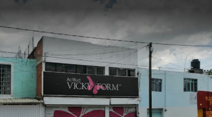 Hombres armados asaltan tienda de lencería Vicky Form