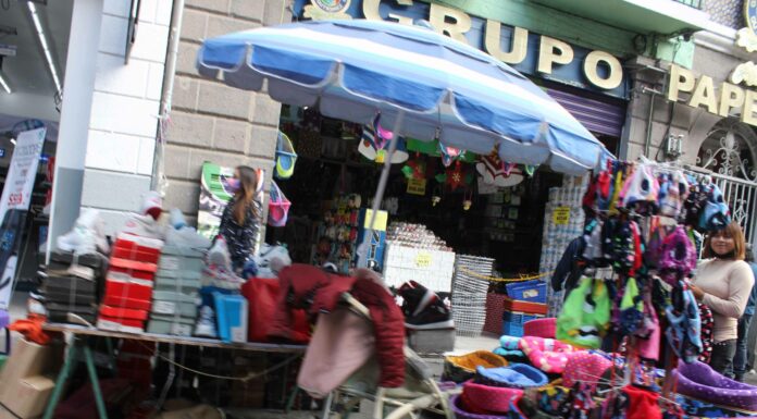 Permanecen 800 ambulantes en Centro de Puebla, informa SEGOM A 3 días de tomar posesión, el alcalde Eduardo Rivera y la SEGOM lograron reducir su presencia a 600 puestos, pero ya son 800. Foto: Es Imagen