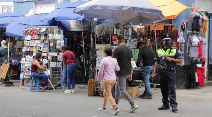 Descarta SEGOM permisos para ambulantes en fin de año Tendrán que acatarse a los lineamientos establecidos por la Comuna de Puebla. Foto: Es Imagen