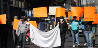 Ambulantes exigen reinstalación en explanada del CENHCH Las Ambulantes fueron retiradas desde el 24 de noviembre.