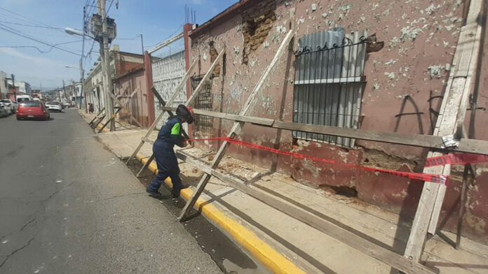 Deberán de recibir 105 mil pesos para reconstruir sus viviendas. Foto: @CEPCO_GobOax // Ilustrativa