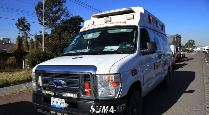 Automovilista muere por choque contra autobús El conductor de luna camioneta invadió el carril y se estrelló contra un autobús de ADO.