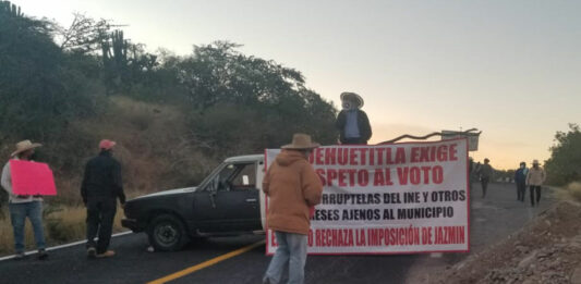 Esto en referencia al bloqueo de la carretera Panamericana por pobladores de Ahuehuetitla. Foto: Es Imagen