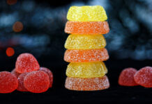 Joven regala gomitas “mágicas” en Navidad y ¡checa lo que pasa! broma
