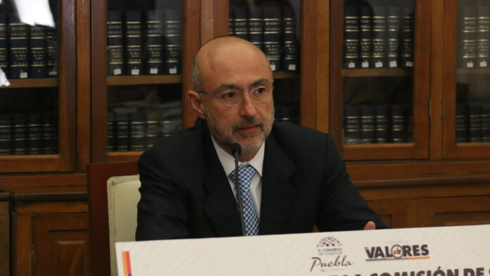 Carlos Palafox también se desempeñó como director del Instituto Poblano de la Vivienda. Foto: @CongresoPue