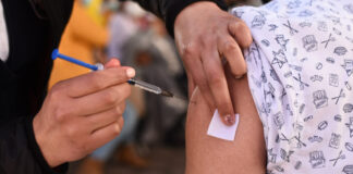 Consulado de México en Orlando vacuna a niños mexicanos contra COVID Es la décima vacuna que tiene un aval de Cofepris para uso de emergencia y demostró una eficiencia de 100% // Foto: Es Imagen