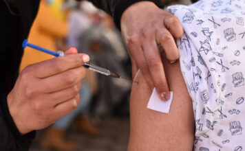 Establece Italia vacunación obligatoria a mayores de 50 años Es la décima vacuna que tiene un aval de Cofepris para uso de emergencia y demostró una eficiencia de 100% // Foto: Es Imagen