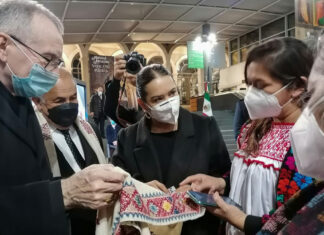 El Vaticano está vestido de Puebla: Turismo Celebró la exposición fotográfica y puntos de venta de artesanías que la entidad colocó en el Vaticano. Foto: Especial