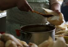 ¡Indignante! Así explotaban a sus hijas en Izúcar Les exigían trabajar en un puesto de tamales y entregar una cuota diaria de 500 pesos. Foto: Es Imagen / Ilustrativa