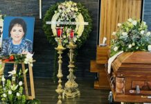 Familia y amigos dan último adiós a Carmen Salinas Carmen Salinas tuvo en él y en la televisión mexicana, destacó Juan Osorio. Foto: @SebasResendiz