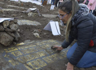 Familiares de desaparecidos crean “fosas” en Palacio Nacional Los familiares piden apoyo del gobierno Federal.